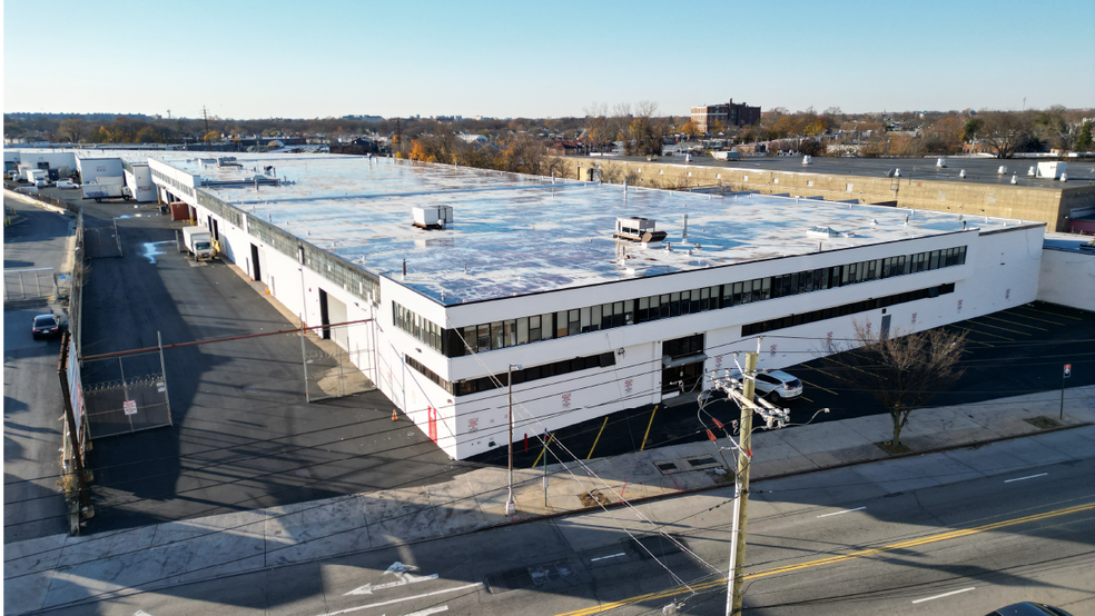 18220 Liberty Ave, Jamaica, NY en alquiler - Foto del edificio - Imagen 2 de 11