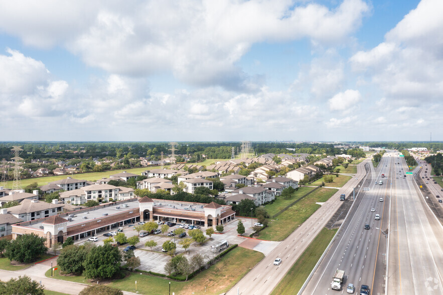 8650 N Sam Houston Pky E, Humble, TX en alquiler - Vista aérea - Imagen 3 de 10