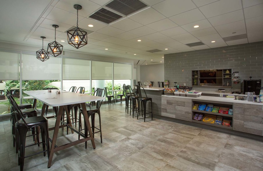 2255 Glades Rd, Boca Raton, FL en alquiler - Foto del interior - Imagen 3 de 7