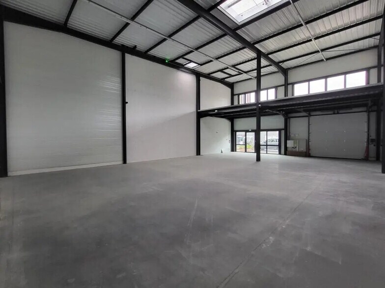 Flex en Saint-Quentin-Fallavier en alquiler - Foto del interior - Imagen 3 de 5