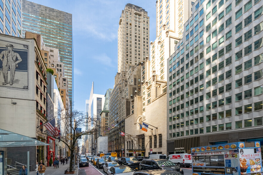 595 Madison Ave, New York, NY en alquiler - Foto del edificio - Imagen 3 de 15