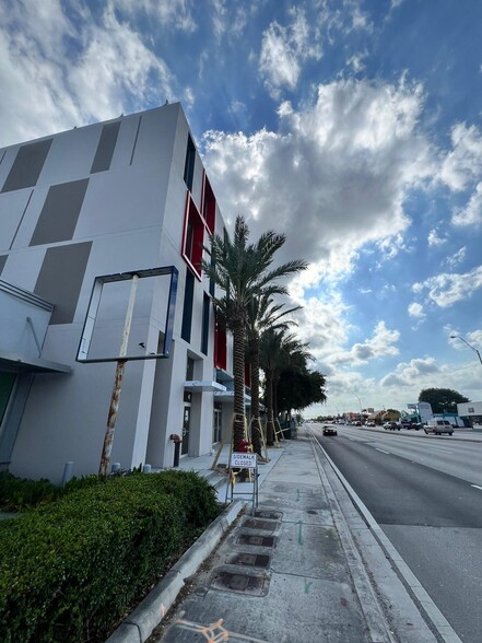 8955 SW 40th Ter, Miami, FL en venta - Foto del edificio - Imagen 3 de 10