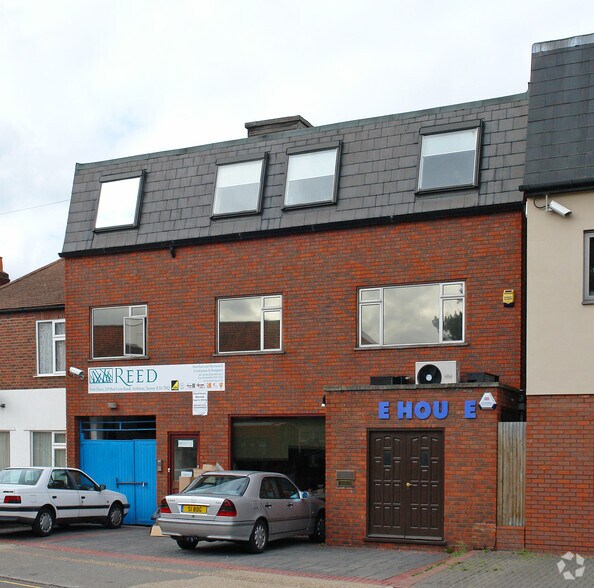 135 Red Lion Rd, Surbiton en venta - Foto del edificio - Imagen 2 de 4