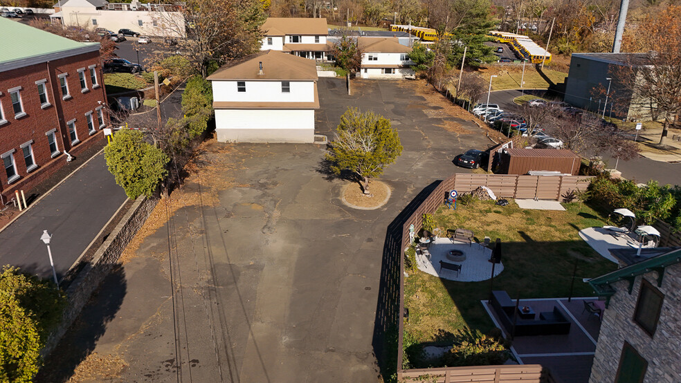 657 Red Lion Rd, Huntingdon Valley, PA en venta - Foto del edificio - Imagen 3 de 43