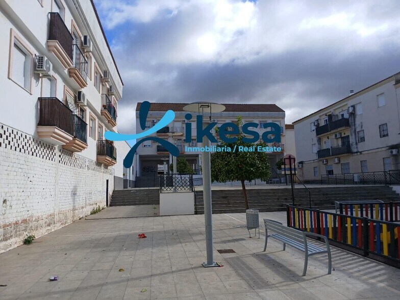 Local en Gibraleón, Huelva en venta - Foto del edificio - Imagen 3 de 16