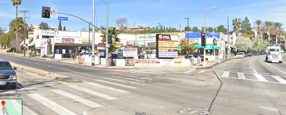 10750 Glenoaks Blvd, Pacoima, CA en alquiler - Foto del edificio - Imagen 1 de 6