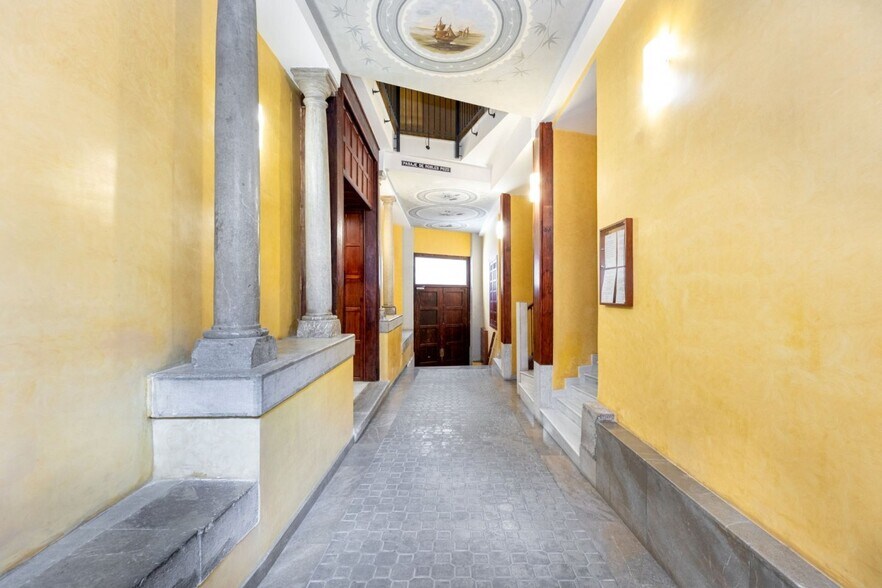 Local en Granada, Granada en venta - Foto del edificio - Imagen 2 de 17