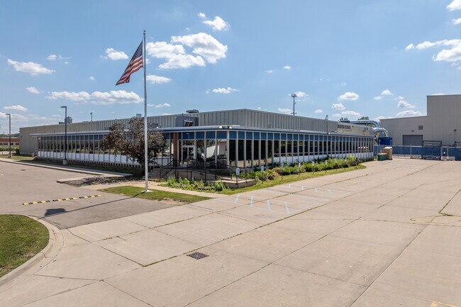Más detalles de 12001 Farmington Rd, Livonia, MI - Nave en alquiler