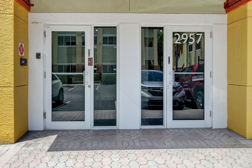 2957 W Cypress Creek Rd, Fort Lauderdale, FL en venta - Foto del edificio - Imagen 2 de 28