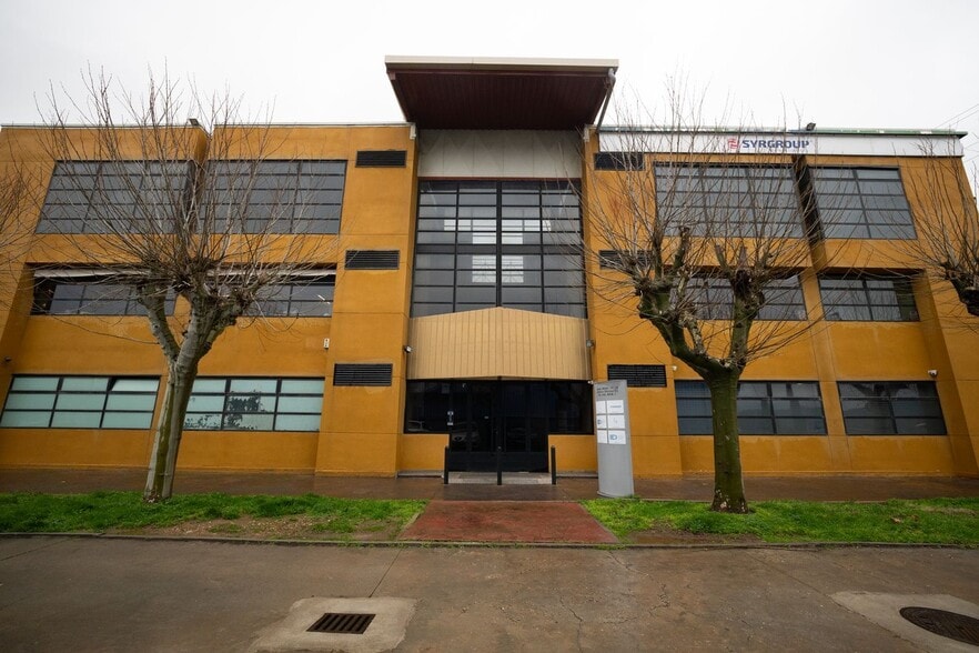 Nave en Azuqueca de Henares, Guadalajara en venta - Foto del edificio - Imagen 1 de 1