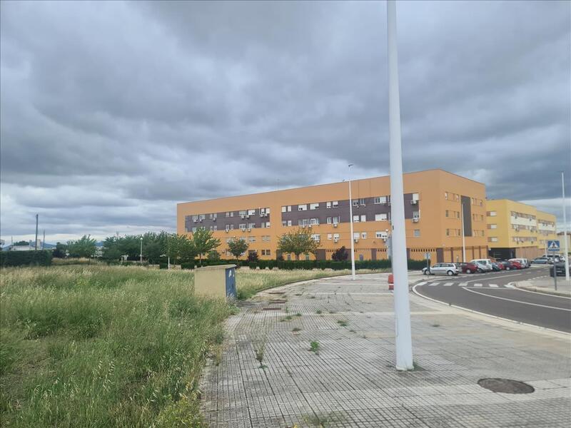 Calle de la Madre Teresa de Calcuta, Mérida, Badajoz en venta Foto principal- Imagen 1 de 12