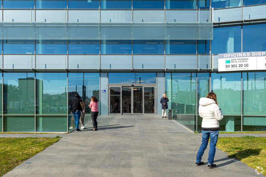 Carretera D'esplugues, 225, Cornellà De Llobregat, Barcelona en alquiler - Foto del edificio - Imagen 3 de 4