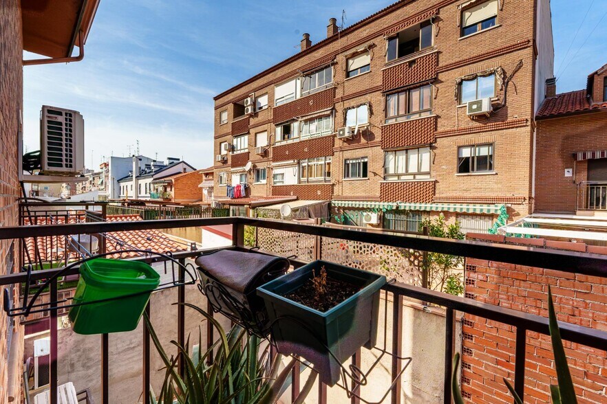 Edificio residencial en San Fernando de Henares, Madrid en venta - Foto del interior - Imagen 3 de 41