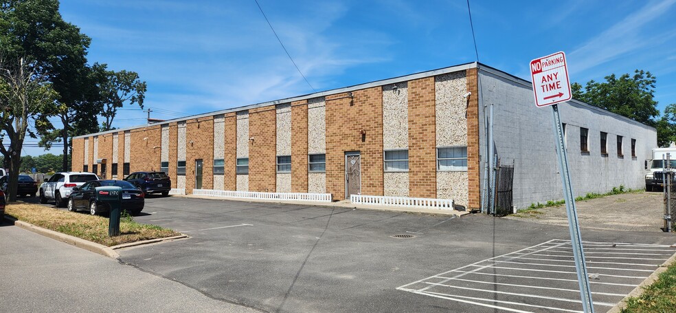 121-125 Nancy St, West Babylon, NY en alquiler - Foto del edificio - Imagen 2 de 13