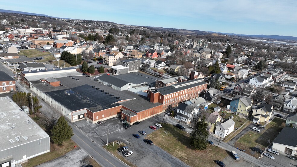 240 S Main St, Nazareth, PA en alquiler - Foto del edificio - Imagen 3 de 39