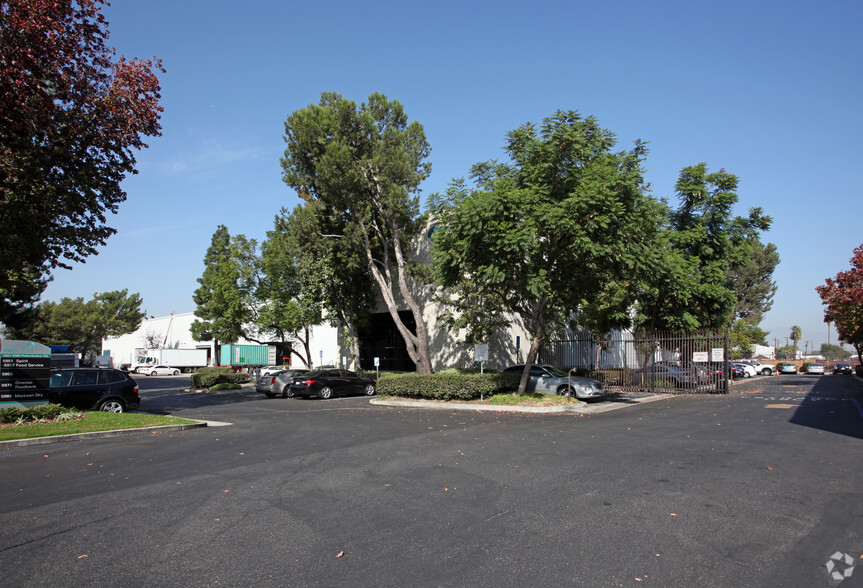 5951-5989 Rickenbacker Rd, Commerce, CA en alquiler - Foto del edificio - Imagen 2 de 5