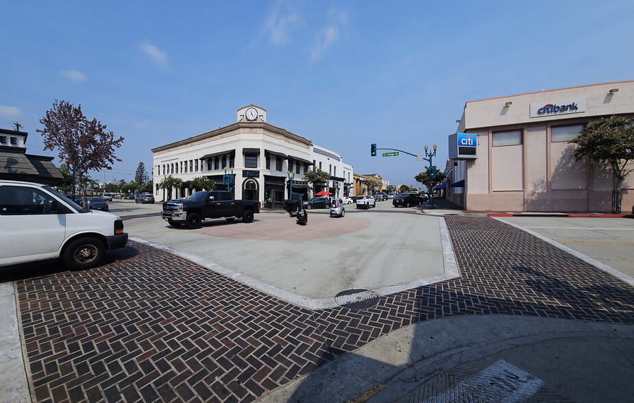 201 N Citrus Ave, Covina, CA en alquiler - Foto del edificio - Imagen 3 de 15