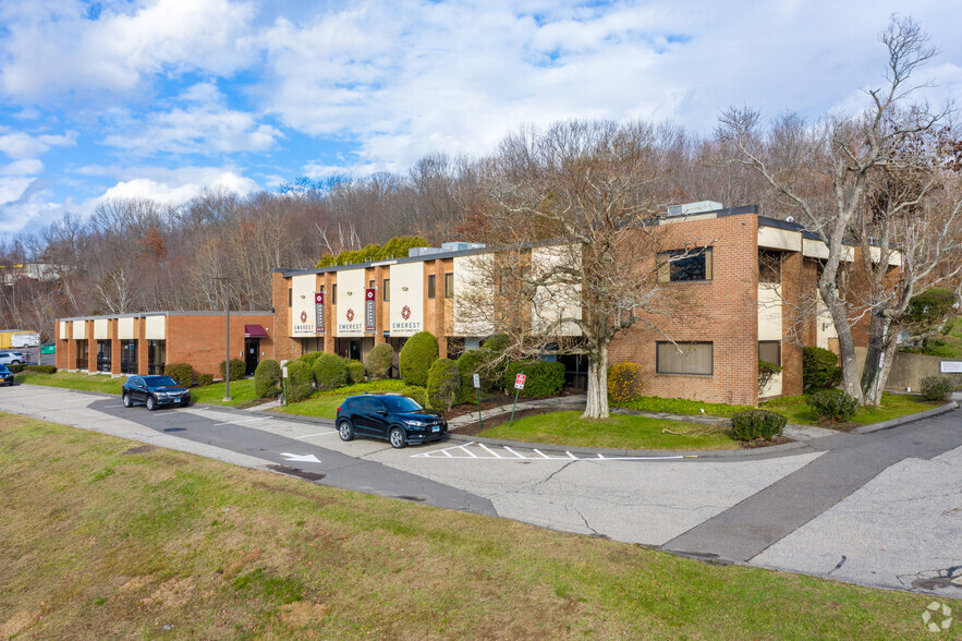 92 Brookside Rd, Waterbury, CT en venta - Foto principal - Imagen 1 de 25