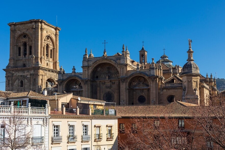 en Granada en venta - Foto del edificio - Imagen 1 de 50