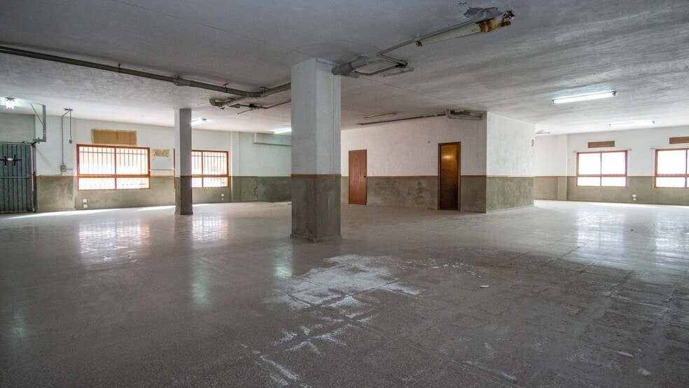 Local en Elda, Alicante en venta - Foto del interior - Imagen 2 de 16