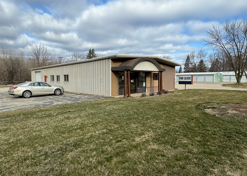 2721 Oregon St, Oshkosh, WI en alquiler - Foto del edificio - Imagen 1 de 10