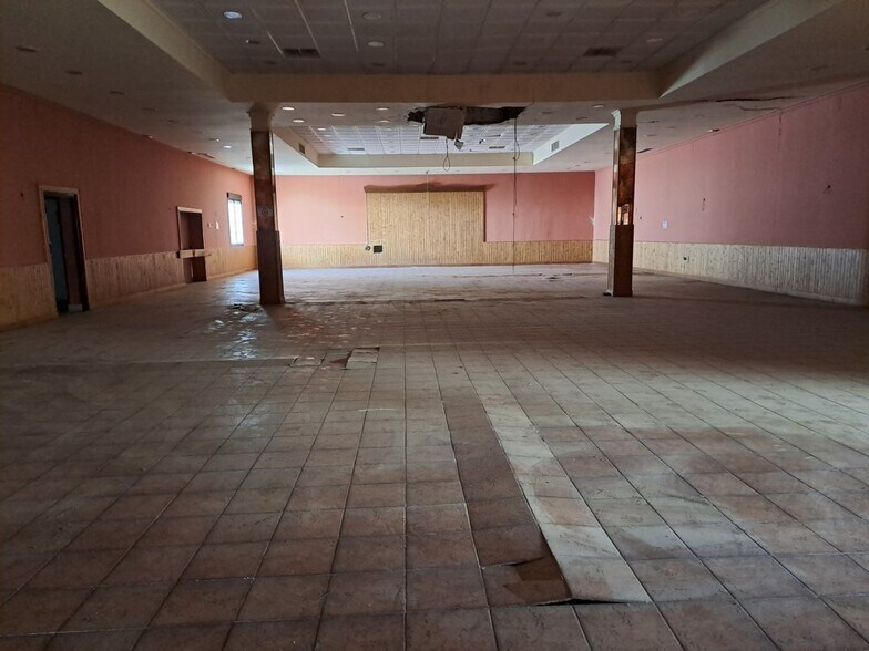 Local en Villaverde del Río, Sevilla en alquiler - Foto del edificio - Imagen 2 de 32