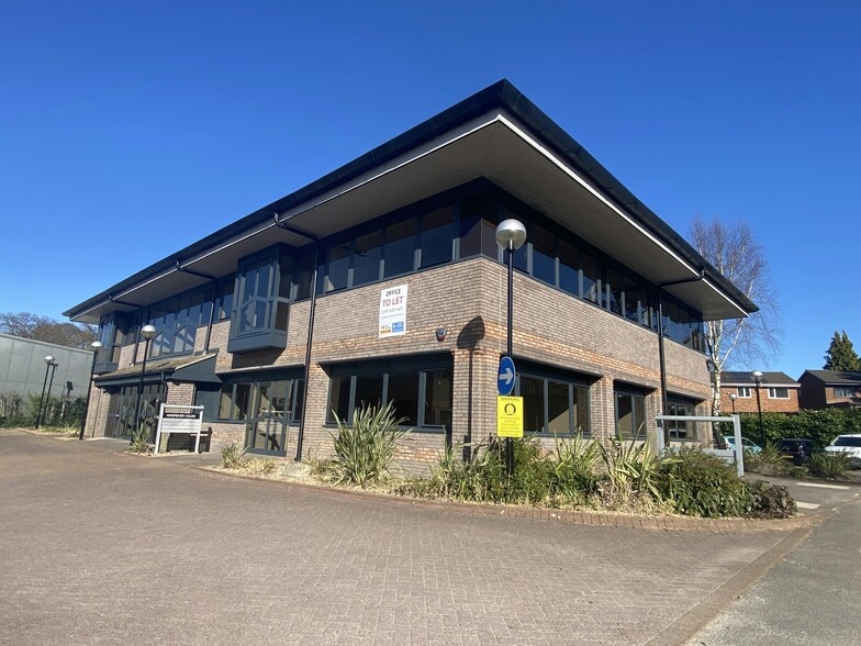 Gatwick Rd, Crawley en alquiler - Foto del edificio - Imagen 2 de 8