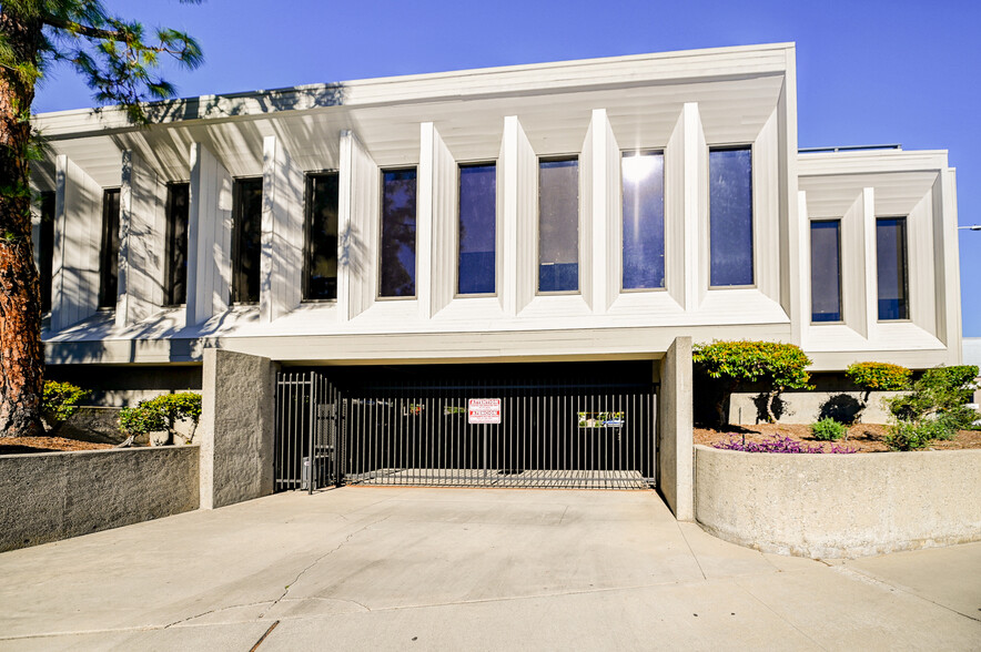 10841 Paramount Blvd, Downey, CA en alquiler - Foto del edificio - Imagen 3 de 33