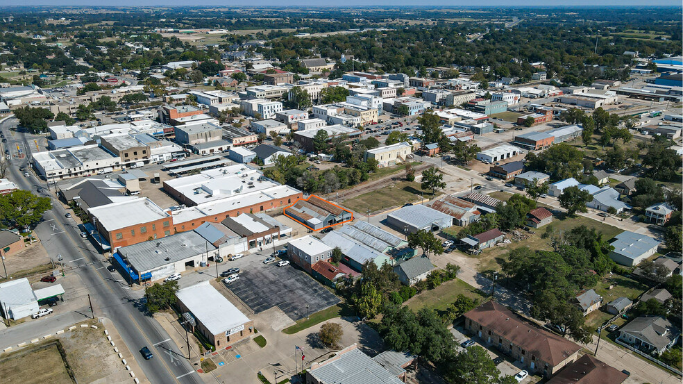 200 W First St, Brenham, TX en venta - Foto del edificio - Imagen 3 de 12