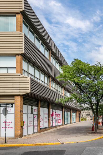 85 Rue Saint-Charles O, Longueuil, QC en alquiler - Foto del edificio - Imagen 3 de 12