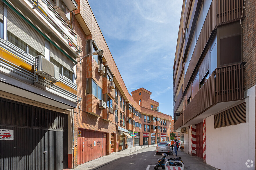 Avenida de Abrantes, 46, Madrid, Madrid en alquiler - Foto del edificio - Imagen 2 de 2