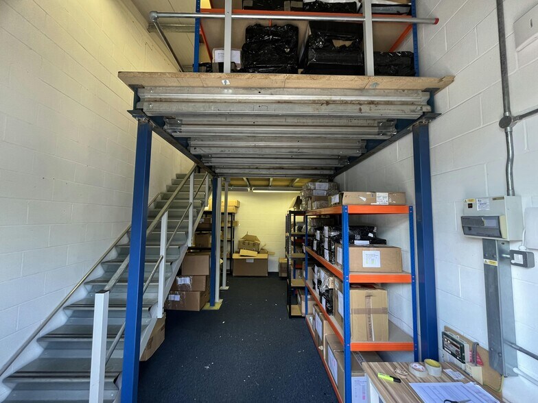 1 Smeaton Close, Aylesbury en venta - Foto del edificio - Imagen 3 de 38