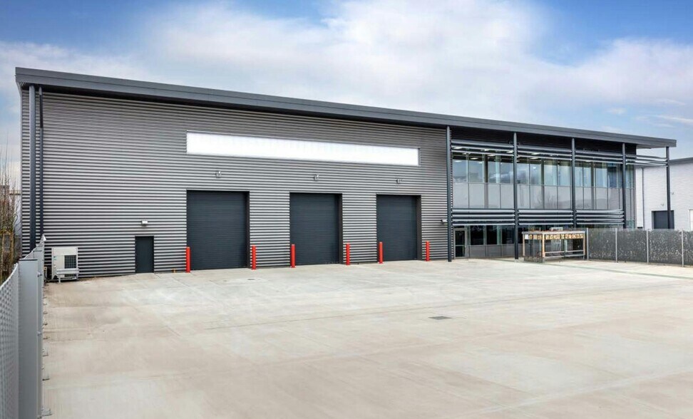 690 Stirling Rd, Slough en alquiler - Foto del edificio - Imagen 3 de 6