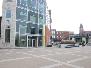 8-10 Queen St W, Brampton, ON en alquiler Foto del edificio- Imagen 1 de 4