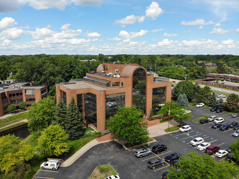 2025 E Beltline Ave SE, Grand Rapids, MI en alquiler - Foto del edificio - Imagen 1 de 6