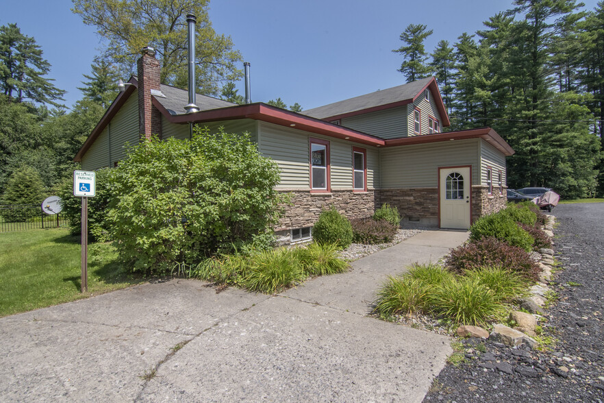 910 Rock City Rd, Ballston Spa, NY en venta - Foto del edificio - Imagen 2 de 31