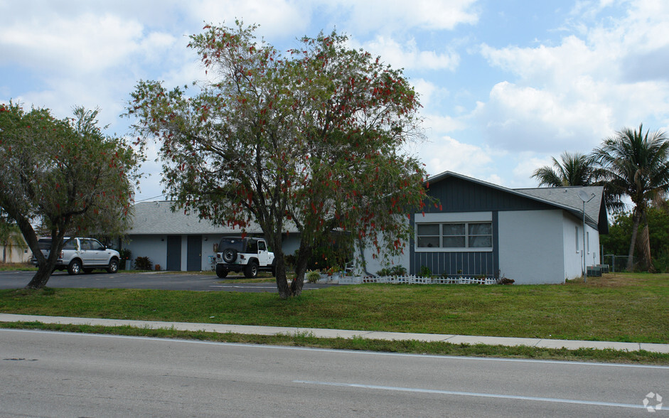 3909 Skyline Blvd, Cape Coral, FL en venta - Foto del edificio - Imagen 2 de 2