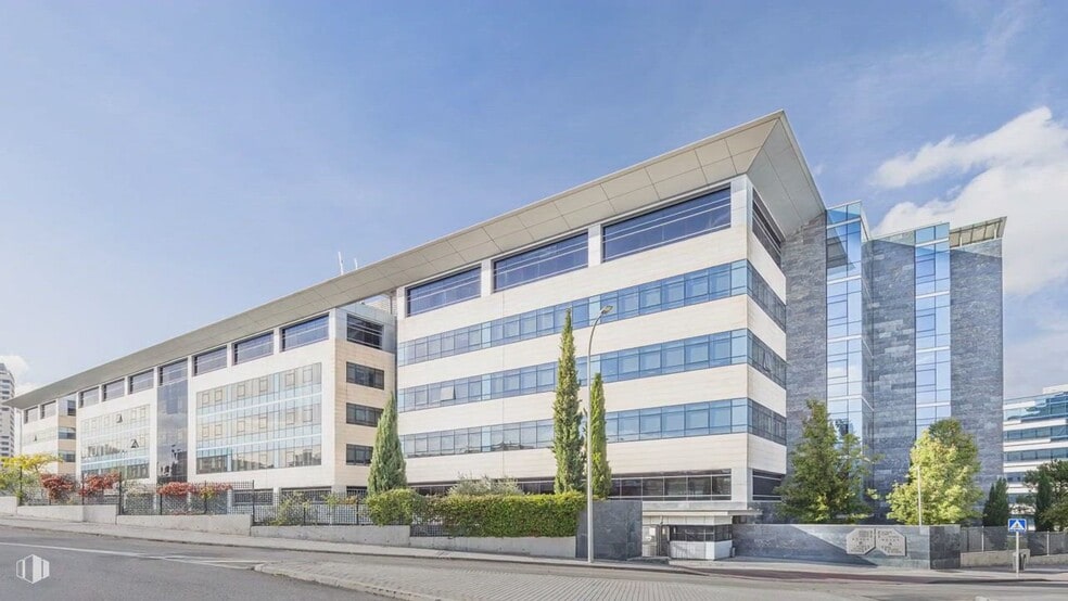 Avenida de Fuente de la Mora, 1, Madrid, Madrid en alquiler - Vídeo de anuncio comercial - Imagen 2 de 38