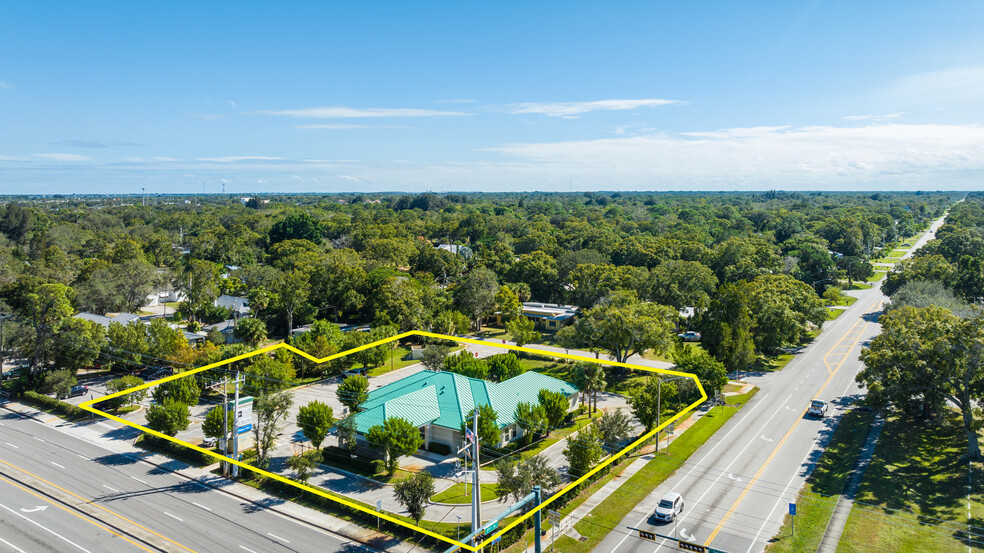 2651 20th St, Vero Beach, FL en venta - Foto del edificio - Imagen 2 de 51