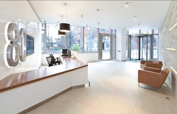 80 Hammersmith Rd, London en alquiler - Vestíbulo - Imagen 2 de 4