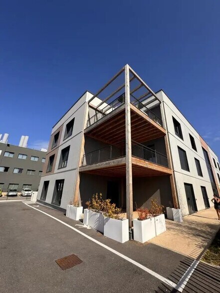 2 Rue Du Dr Charles-Gabriel Pravaz, Sainte-Foy-lès-Lyon en alquiler - Foto del edificio - Imagen 1 de 6