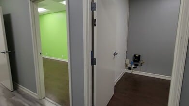 18356-18388 Clark St, Tarzana, CA en alquiler - Vídeo de anuncio comercial 