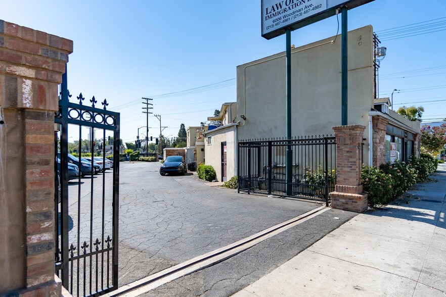 13651 Oxnard St, Van Nuys, CA en alquiler - Foto del edificio - Imagen 3 de 32