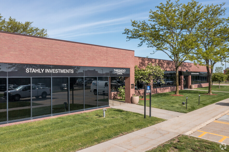 7065 Vista Dr, West Des Moines, IA en alquiler - Foto del edificio - Imagen 1 de 8