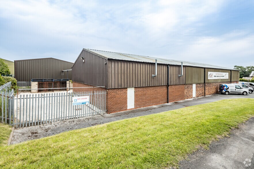 Manor Ln, Deeside en venta - Foto del edificio - Imagen 2 de 3