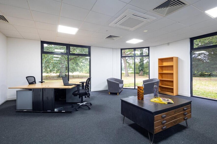 Milton Rd, Uxbridge en alquiler - Foto del edificio - Imagen 3 de 14