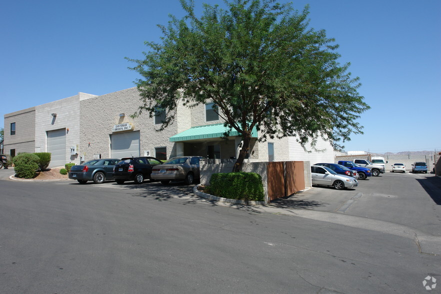 209 E Brooks Ave, North Las Vegas, NV en alquiler - Foto principal - Imagen 1 de 24