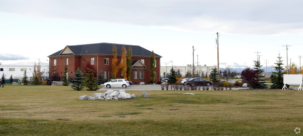 100 Commercial Dr, Calgary, AB en alquiler - Foto del edificio - Imagen 2 de 4