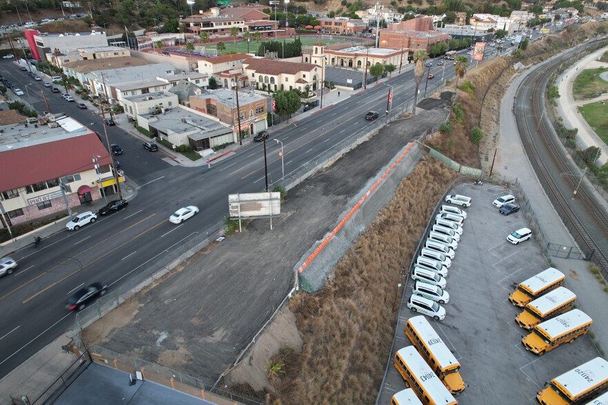 1040 N Broadway, Los Angeles, CA en alquiler - Vista aérea - Imagen 1 de 3