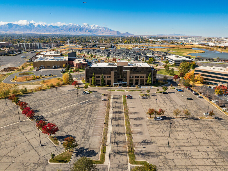 2875 Decker Lake Dr, West Valley City, UT en alquiler - Foto del edificio - Imagen 3 de 32